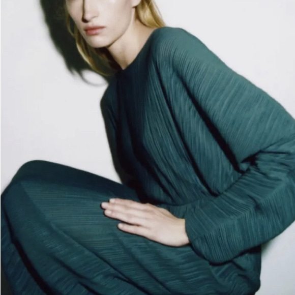 NWOT! ZARA Pleated Plisse Midi Dress - Emerald/Hunter Green, M - Picture 5 of 7